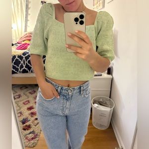 Adorable puffy sleeve green short sleeve sweater!